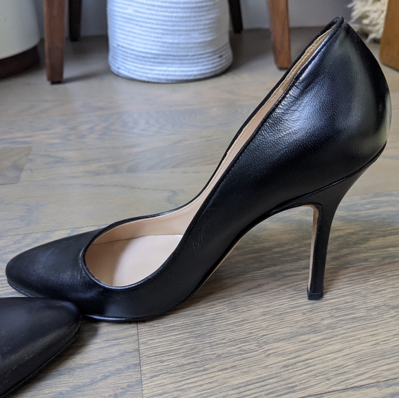 Black Manolo Blahnik pumps 4" heel - Picture 3 of 12